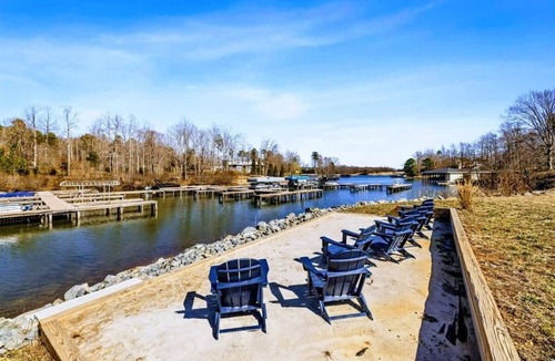 Mineral House | NEW 4BR Lakefront Lake Anna, Fire Pit, Pool, Beach