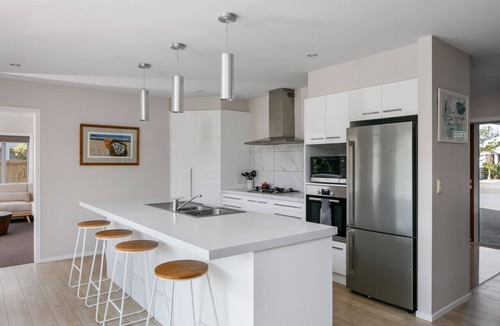 Gisborne House | NEW 4BR Near Beach & CBD