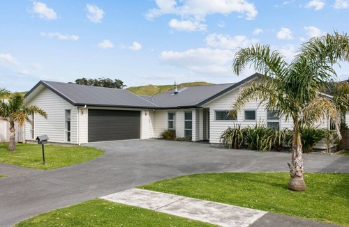Gisborne House | NEW 4BR Near Beach & CBD