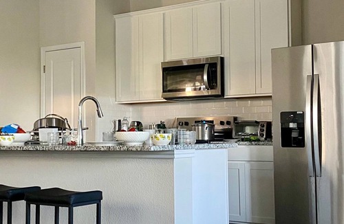 Kyle House | New 4BR Townhome in Kyle, I-35 Access, Sunrise Views Over Cornfields