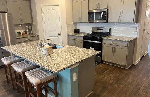 San Marcos House | New 4BR Walk to Community Pool & Playground