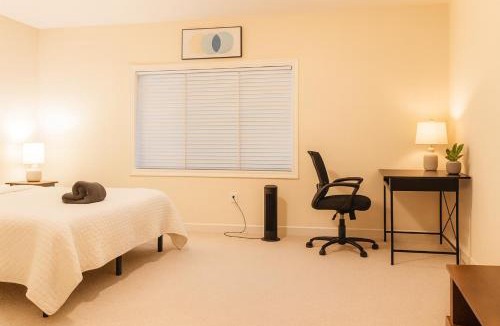 Caledonia House | New 4BR25Bath Stay Close to Key Transit Links