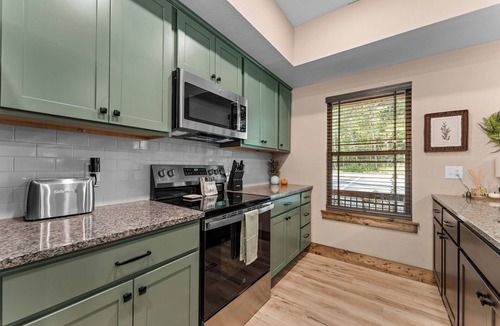 Branson Cabin | New 5 bdrm. Discounts for teachers, 1st responders, pastors, & military.