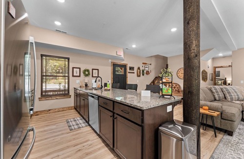 Branson Cabin | New 5 bdrm. Discounts for teachers, 1st responders, pastors, & military.