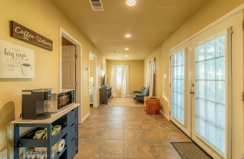 Azle House | New 5 Bed/Lakefront/Boat dock/Game room/Guest House.
