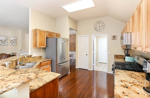Woodridge House | NEW! 5★ Location & Gated | LUXURY LIVING | Royal Beds 👑