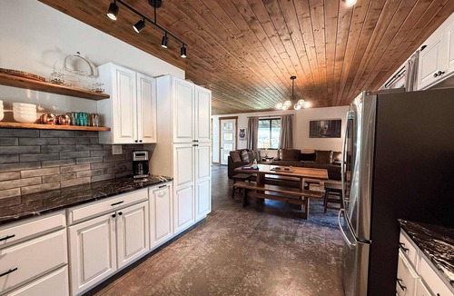 Martin City House | New | 5 Min to Glacier | Hot Tub & Fire Pit