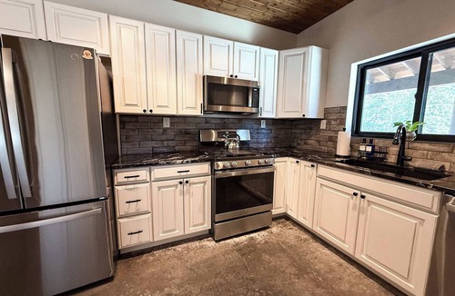 Martin City House | New | 5 Min to Glacier | Hot Tub & Fire Pit