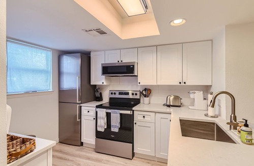 Westfield House | New! 5 mins to Dt | 30 day Rental | Tarrytown!