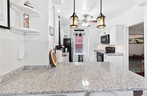 Valley Run House | ✪ NEW 5 Star: King,Parking,AC,Train,Uni+Hospital ✪