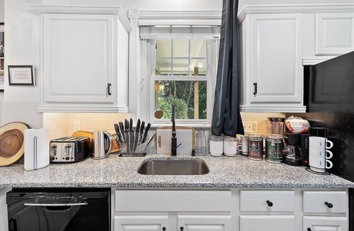 Valley Run House | ✪ NEW 5 Star: King,Parking,AC,Train,Uni+Hospital ✪