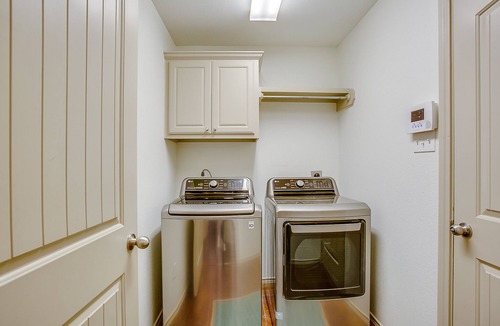 Lubbock House | *NEW* 5 Star Luxury Cozy Private Santa Fe Style w/Jacuzzi Hot Tub