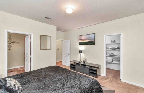 Missouri City House | NEW 5Bed/10ppl Stay W/ 5 Smart TVs
