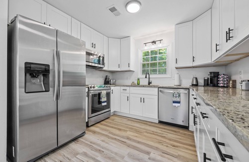 Stone Mountain House | NEW 6BDR+1 Stone Mountain Retreat