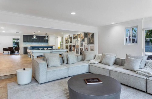 El Portal House | NEW 6BR Tropic Lux Casa with Private Pool, Billiards, Sand Volleyball & More!