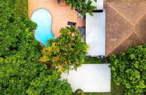 El Portal House | NEW 6BR Tropic Lux Casa with Private Pool, Billiards, Sand Volleyball & More!