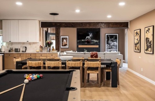 University Hills and Windsor Park House | New! 7 bedroom, Pool, Movie Lounge, Playground