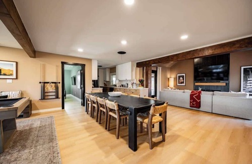 University Hills and Windsor Park House | New! 7 bedroom, Pool, Movie Lounge, Playground