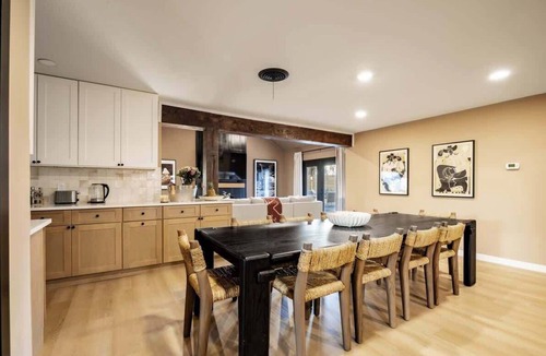 University Hills and Windsor Park House | New! 7 bedroom, Pool, Movie Lounge, Playground