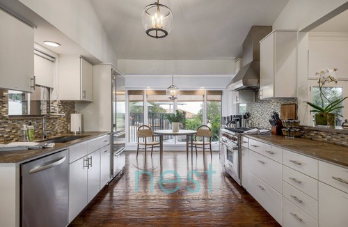 Westview On Lake Austin House | *NEW* 7 MINUTES TO DOWNTOWN | POOL | HOT TUB | POOL TABLE | FOOSBALL | FIRE PIT | 13 Queen Beds