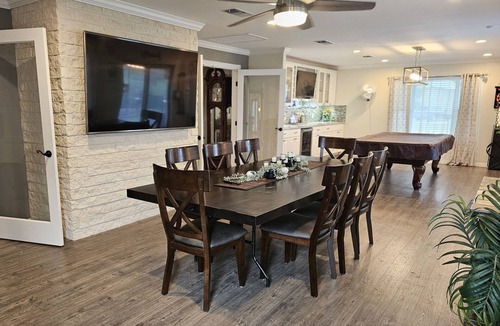 Creedmoor House | NEW 7 PERSON JACUZZI SPA AVAILABLE NOW ! Country setting - Space to run & play!