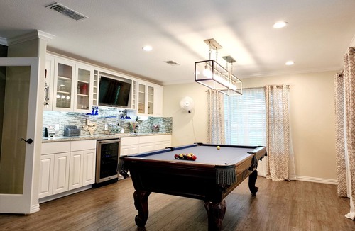Creedmoor House | NEW 7 PERSON JACUZZI SPA AVAILABLE NOW ! Country setting - Space to run & play!