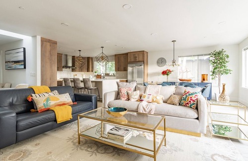 Haller Lake House | New 8 BR Mansion w/ theater, fire pit, pool table