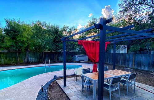 Austin House | NEW! ★ACL and F1 Ready★ POOL+Hot Tub+Games