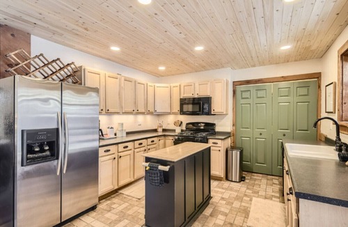 Bailey House | NEW! Adventure Base: 3BR Cabin, Trails & Fast Wi-Fi