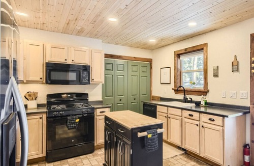 Bailey House | NEW! Adventure Base: 3BR Cabin, Trails & Fast Wi-Fi