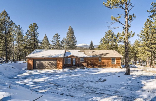 Bailey House | NEW! Adventure Base: 3BR Cabin, Trails & Fast Wi-Fi
