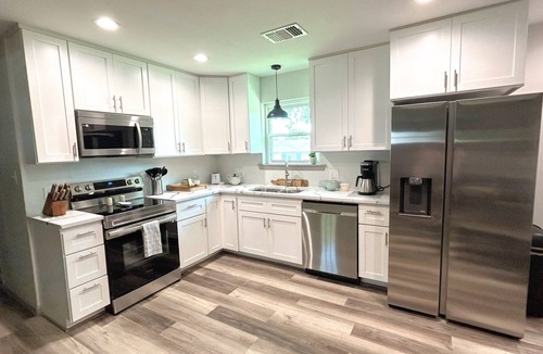 Brenham House | NEW! Air Brenham 1mi to downtown! Pet Friendly!