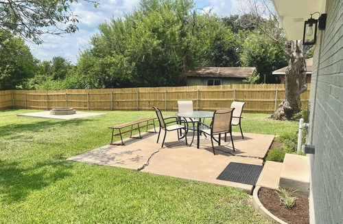 Brenham House | NEW! Air Brenham 1mi to downtown! Pet Friendly!