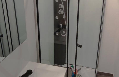 Chambray-les-Tours Apartment | NEW AIR CONDITIONED STUDIO + enclosed PK (Washer/dryer - Fiber Internet - Android TV)