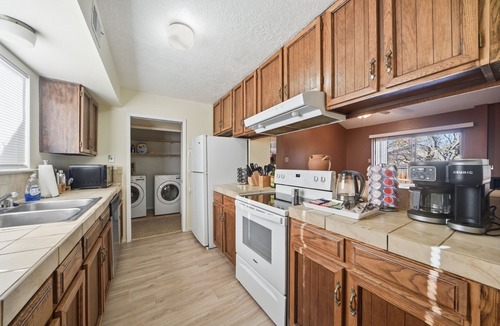 Taylor Ranch House | NEW! Albuquerque Escape | Hot Tub + Atrium