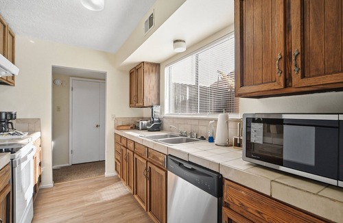 Taylor Ranch House | NEW! Albuquerque Escape | Hot Tub + Atrium