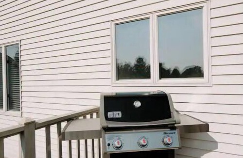 Ames House | NEW Ames Getaway - Centrally Located, Sleeps 8