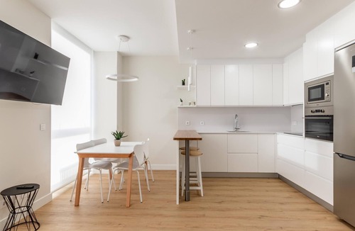Bilbao City Centre Apartment | New and bright in Plaza Moyua