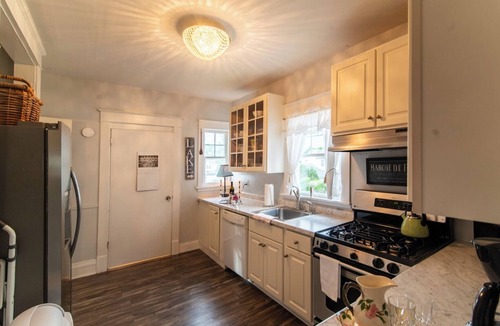Geneva House | New and Improved Ownership, nFingerLakes, NY,Cozy, Historic,Charmingn