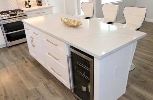 Fairview House | New and modern 3B/2B home!