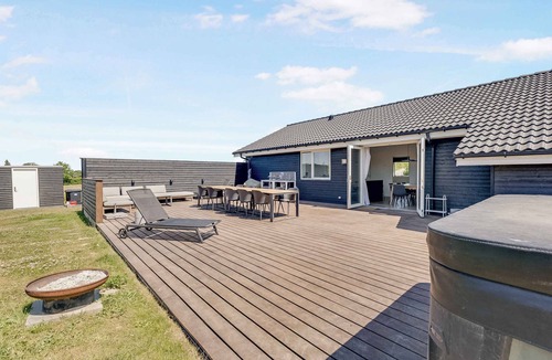 Frørup House | New and modern holiday home with hot tub