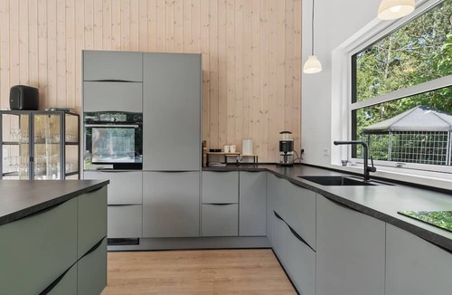 Grenaa House | New and modern holiday home with hot tub