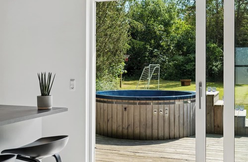 Grenaa House | New and modern holiday home with hot tub