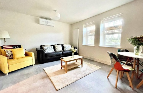 Bristol Apartment | New and Spacious Apartment - Sleeps 5