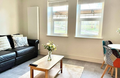 Bristol Apartment | New and Spacious Apartment - Sleeps 5