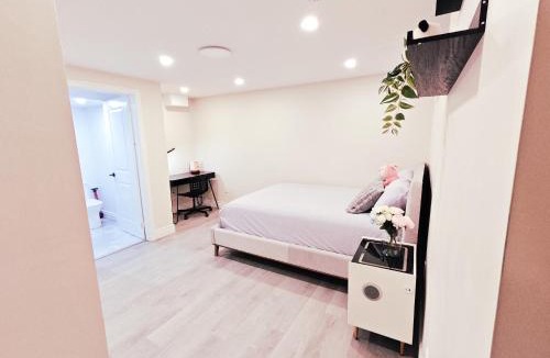Richmond Hill House | New and Stylish 3BR Private Basement Apartment with 3 Baths & Parking