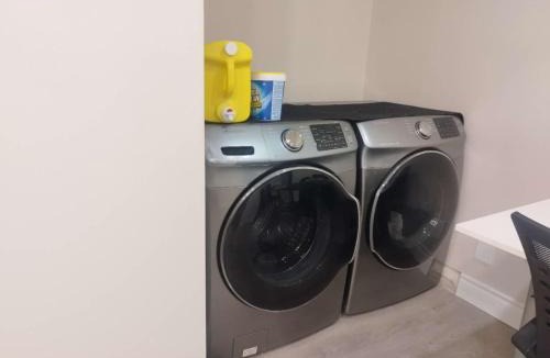 Richmond Hill House | New and Stylish 3BR Private Basement Apartment with 3 Baths & Parking