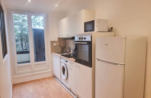 Montigny-le-Bretonneux Apartment | New apartment with terrace 2 steps from the center