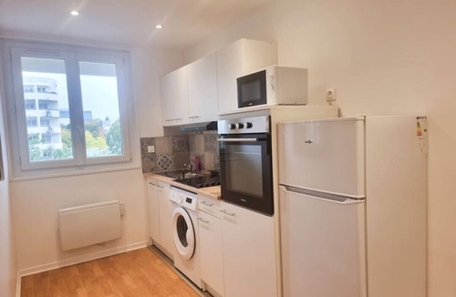 Montigny-le-Bretonneux Apartment | New apartment with terrace 2 steps from the center