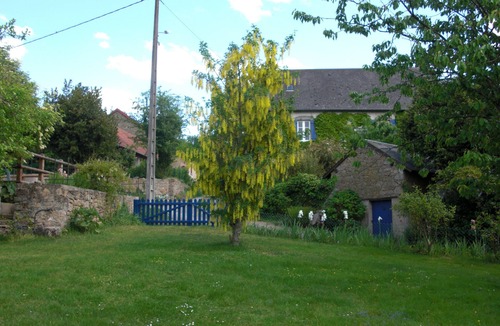 Saint-Priest-la-Plaine Apartment | New apartment in a country house with terrace and garden